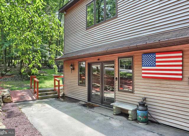 Property at 208 Owego Dr, Hazleton, PA 18202, 5 beds, 3 baths
