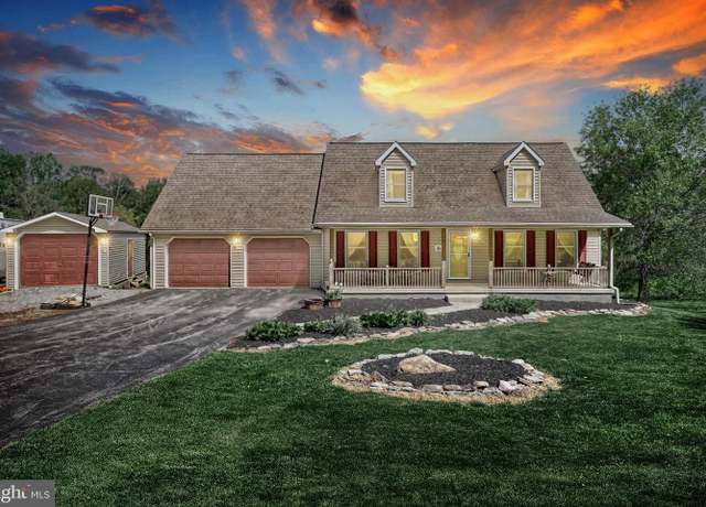 Property at 7350 Woodland Dr, Spring Grove, PA 17362, 4 beds, 2.5 baths