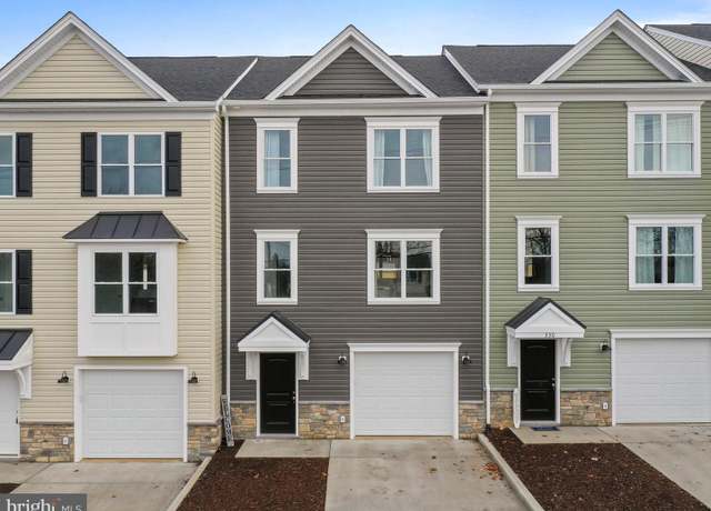 Property at 328 11th St W, Front Royal, VA 22630, 3 beds, 3.5 baths