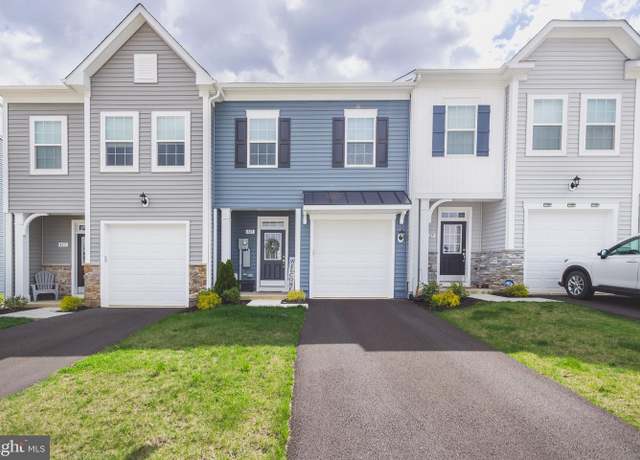 Property at 421 Hillsdale Pl, Martinsburg, WV 25403, 3 beds, 2.5 baths