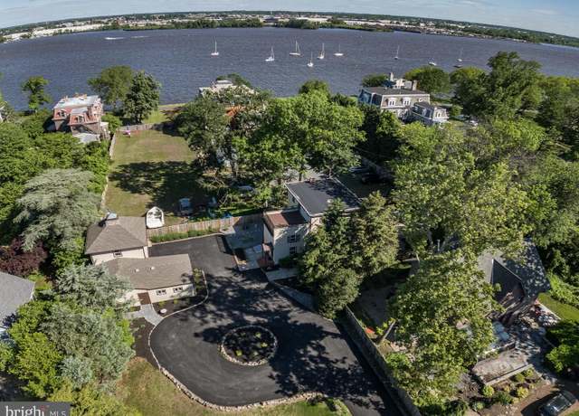 Property at 206 Carriage House Ln, Riverton, NJ 08077, 4 beds, 3 baths