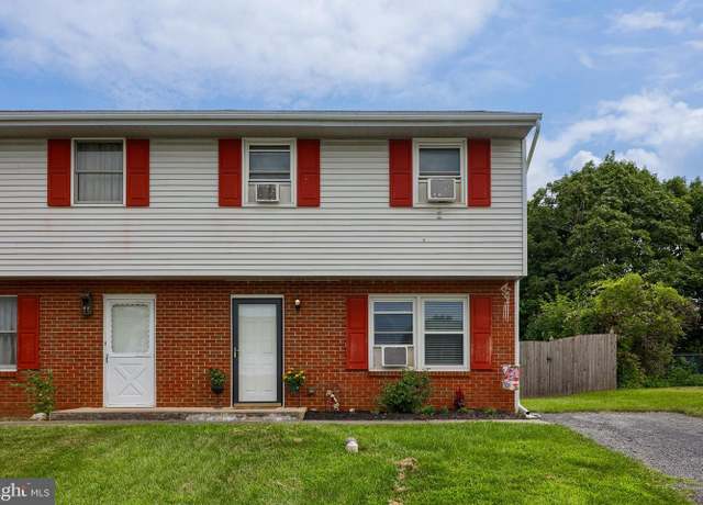 Property at 432 S Plum St, Mount Joy, PA 17552, 3 beds, 1 bath