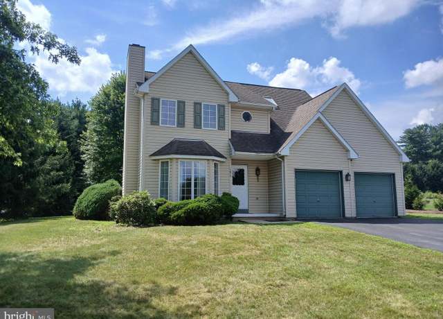 Property at 1015 W Willow Dr, Orwigsburg, PA 17961, 3 beds, 2.5 baths