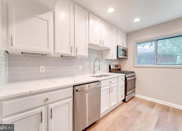Property at 51 Skyhill Rd #202, Alexandria, VA 22314, 3 beds, 2 baths