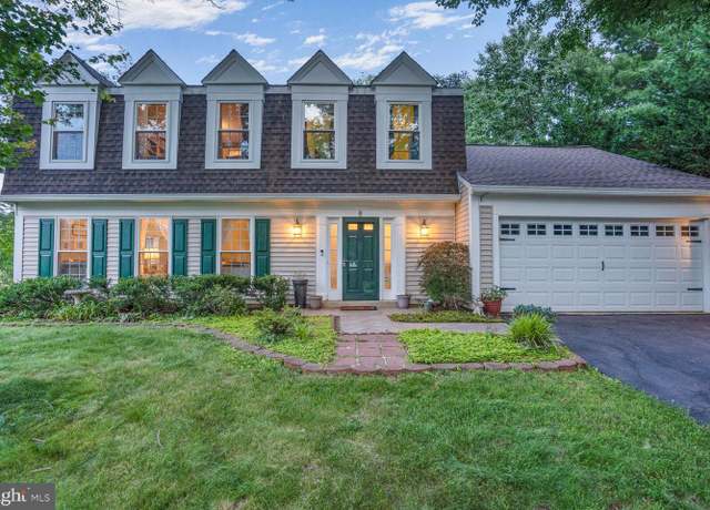 Property at 8 Moss Rd, Sterling, VA 20165, 4 beds, 2.5 baths