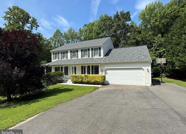 Property at 9610 Hickory Hill Dr, Fredericksburg, VA 22408, 5 beds, 3.5 baths
