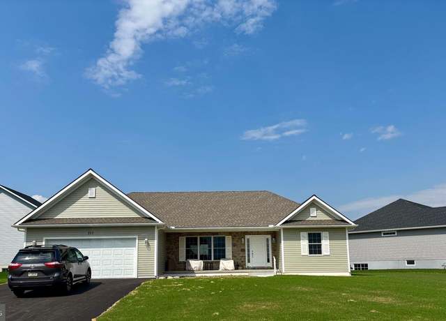 Property at 212 Daisy Dr, Lebanon, PA 17046, 3 beds, 2 baths