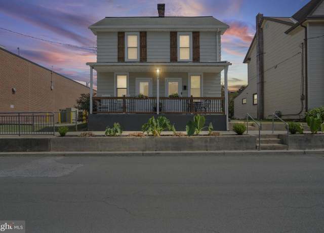 Property at 104 N Locust St, Palmyra, PA 17078, 3 beds, 1.5 baths