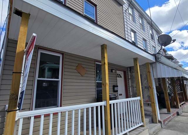 Property at 325 W Washington St, Tamaqua, PA 18252, 3 beds, 2.5 baths