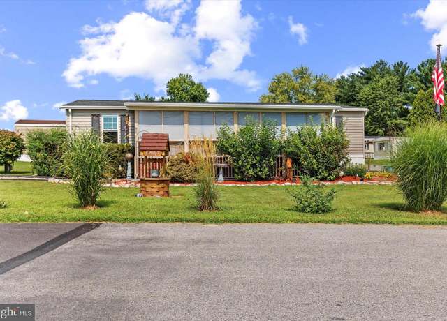 Property at 306 Waldorf Dr, York, PA 17404, 3 beds, 2 baths