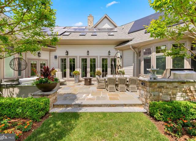 Property at 777 3rd St, Herndon, VA 20170, 5 beds, 5.5 baths