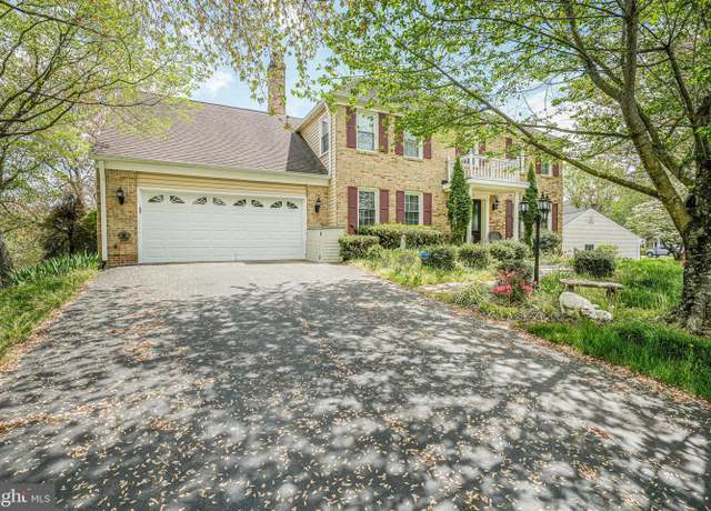 Property at 9913 Rosewood Hill Cir, Vienna, VA 22182, 5 beds, 4.5 baths