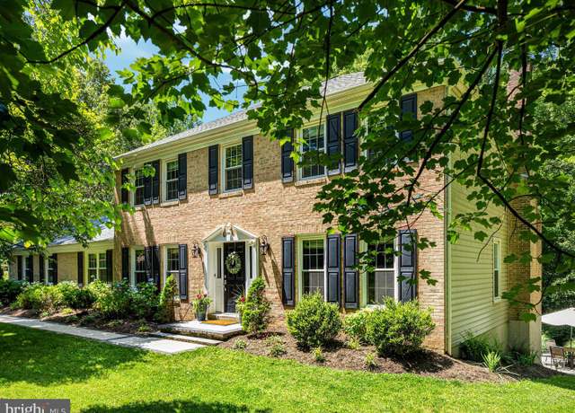 Property at 2200 Lomond Ct, Vienna, VA 22181, 5 beds, 3.5 baths