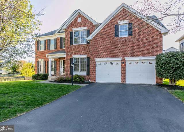 Property at 25997 Fair Ponds Ln, Chantilly, VA 20152, 4 beds, 4.5 baths