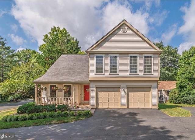 Property at 307 Foxridge Dr SW, Leesburg, VA 20175, 3 beds, 2.5 baths