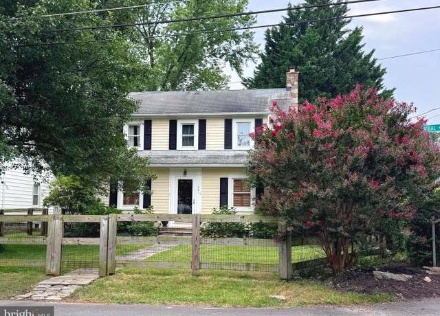 Property at 721 Central Ave, Sykesville, MD 21784, 4 beds, 1.5 baths
