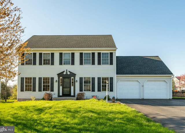 Property at 533 Spring Hollow Dr, New Holland, PA 17557, 4 beds, 2.5 baths