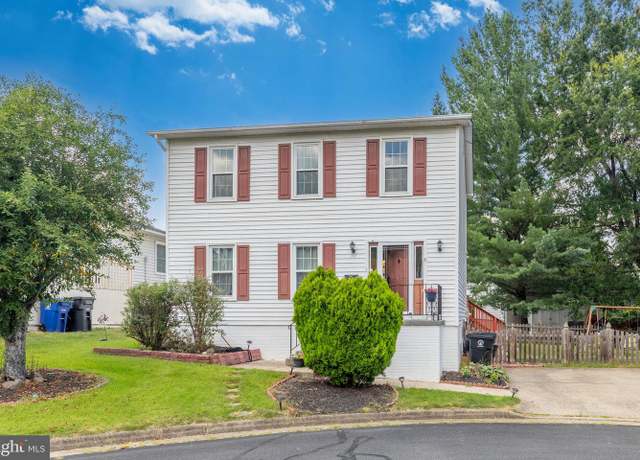 Property at 111 Oak View Dr SE, Leesburg, VA 20175, 3 beds, 2.5 baths