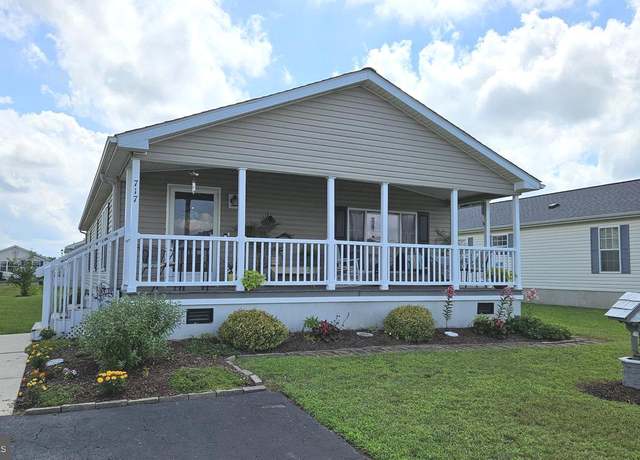 Property at 717 Saks St #84, Smyrna, DE 19977, 3 beds, 2 baths