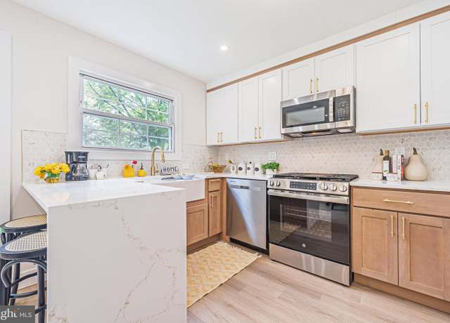 Property at 154 Buttonwood Dr, Ewing, NJ 08638, 4 beds, 2 baths