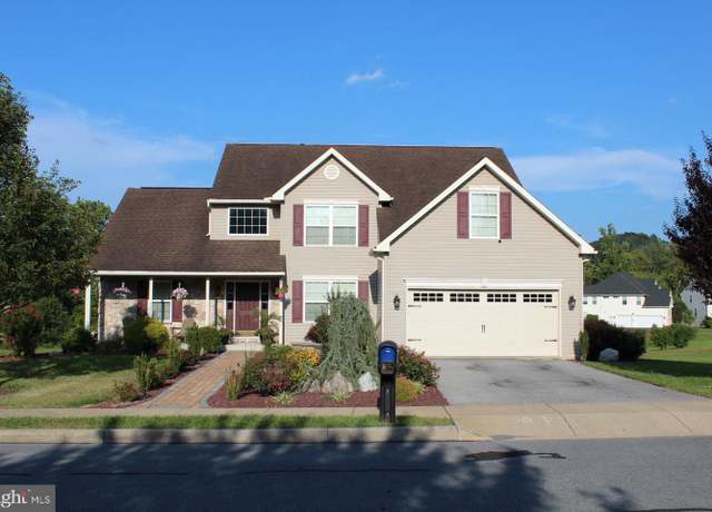 Property at 2 Jennifer Ct, Reading, PA 19608, 4 beds, 2.5 baths