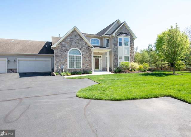 Property at 154 Willow Dr, Newtown, PA 18940, 3 beds, 3 baths