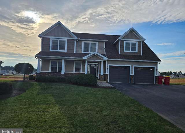 Property at 808 Southwood Dr, Shippensburg, PA 17257, 4 beds, 2.5 baths