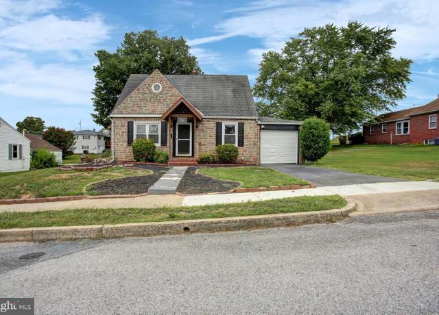 Property at 316 Franklin St N, Waynesboro, PA 17268, 3 beds, 1.5 baths
