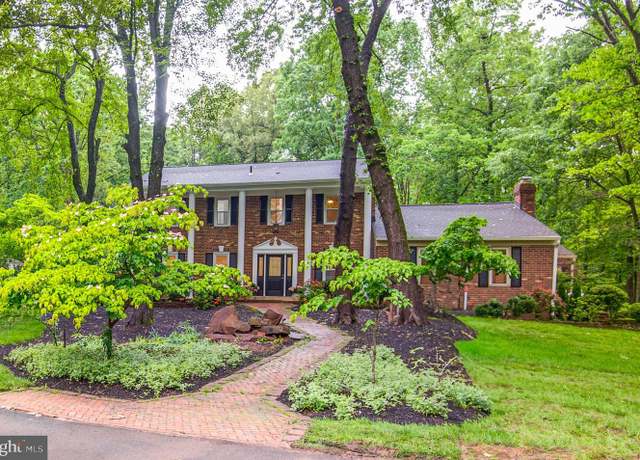 Property at 11923 Fallen Holly Ct, Great Falls, VA 22066, 4 beds, 4.5 baths