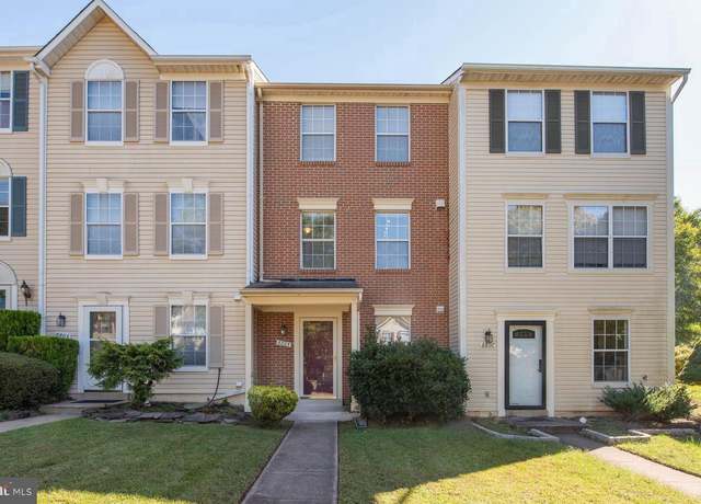 Property at 6805 Chasewood Cir, Centreville, VA 20121, 3 beds, 3 baths