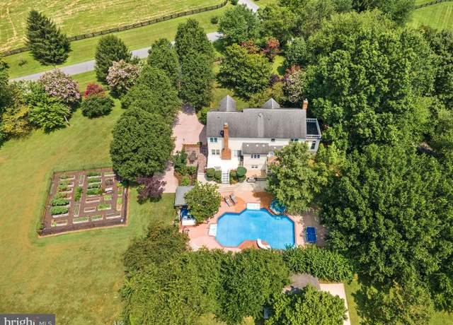Property at 15700 Trapshire Ct, Waterford, VA 20197, 5 beds, 3.5 baths