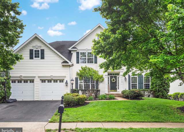 Property at 8705 Lords View Loop, Gainesville, VA 20155, 5 beds, 4.5 baths