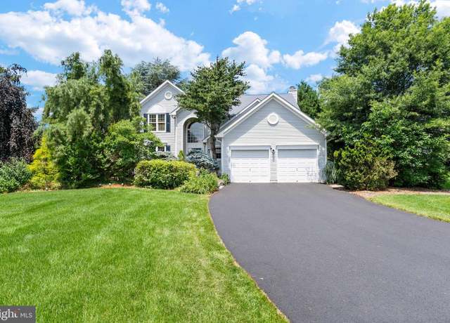 Property at 47 Stonehedge Dr, East Windsor, NJ 08520, 4 beds, 2.5 baths