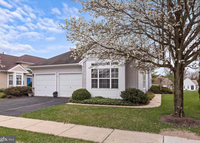 Property at 7 Edgeworth Cir, Manchester Township, NJ 08759, 2 beds, 2 baths