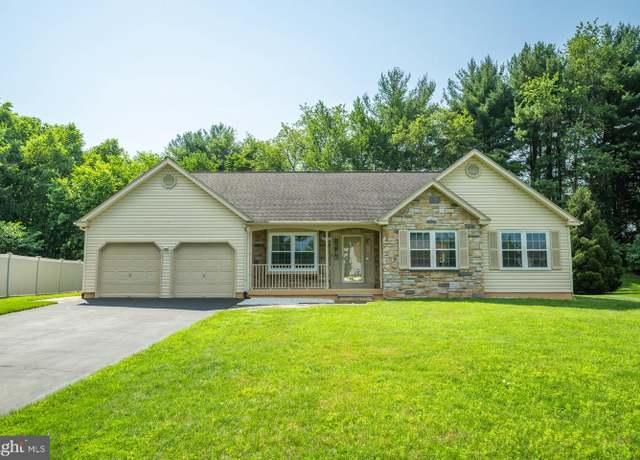 Property at 102 Steeplechase Dr, Doylestown, PA 18901, 3 beds, 2 baths