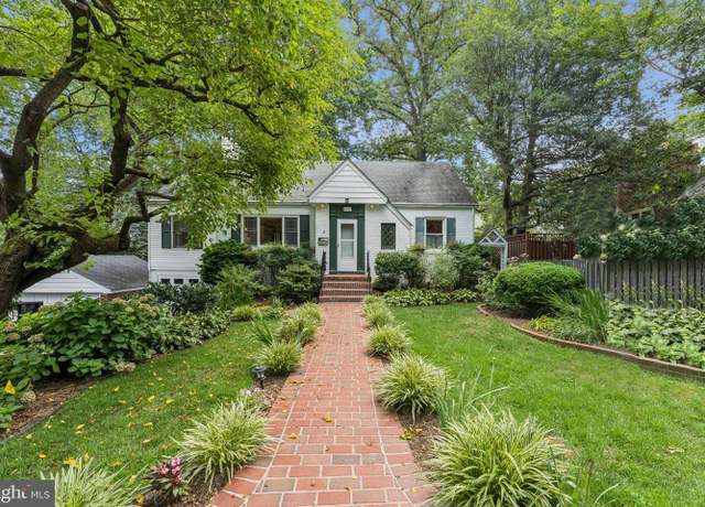 Property at 1811 N Wakefield St, Arlington, VA 22207, 3 beds, 2 baths