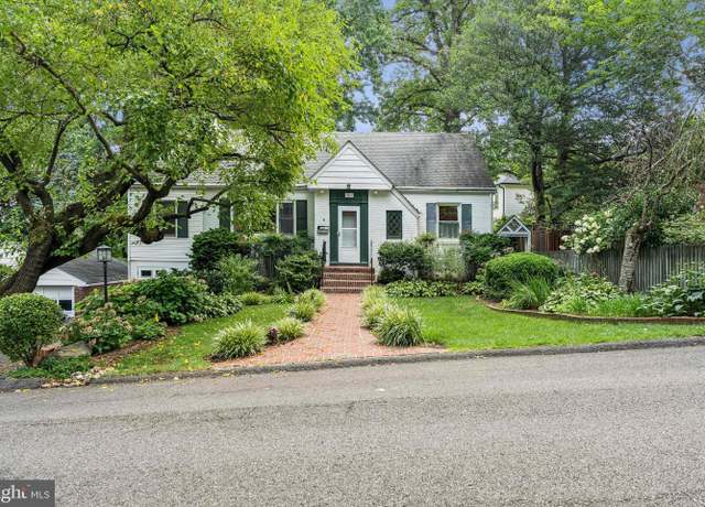 Property at 1811 N Wakefield St, Arlington, VA 22207, 3 beds, 2 baths