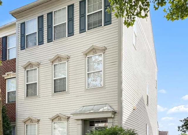 Property at 43573 Mink Meadows St, Chantilly, VA 20152, 3 beds, 2.5 baths