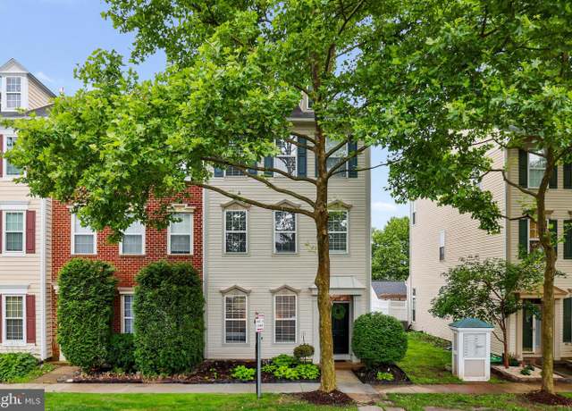 Property at 43573 Mink Meadows St, Chantilly, VA 20152, 3 beds, 2.5 baths
