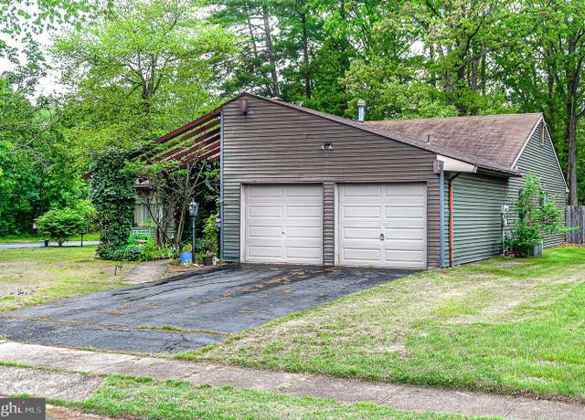 Property at 30 Patricia Ln, Sicklerville, NJ 08081, 3 beds, 2 baths