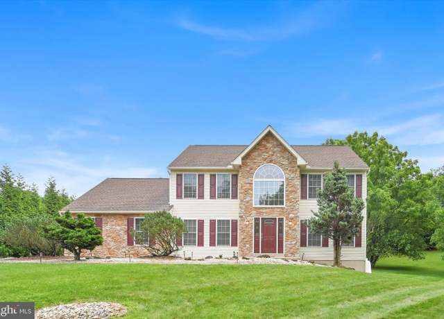 Property at 104 Indian Run Dr, Douglassville, PA 19518, 4 beds, 3.5 baths