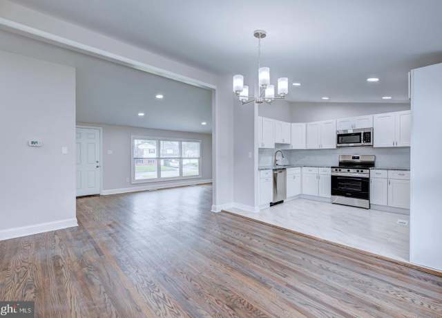 Property at 1005 Jeffrey Ln, Langhorne, PA 19047, 3 beds, 2.5 baths