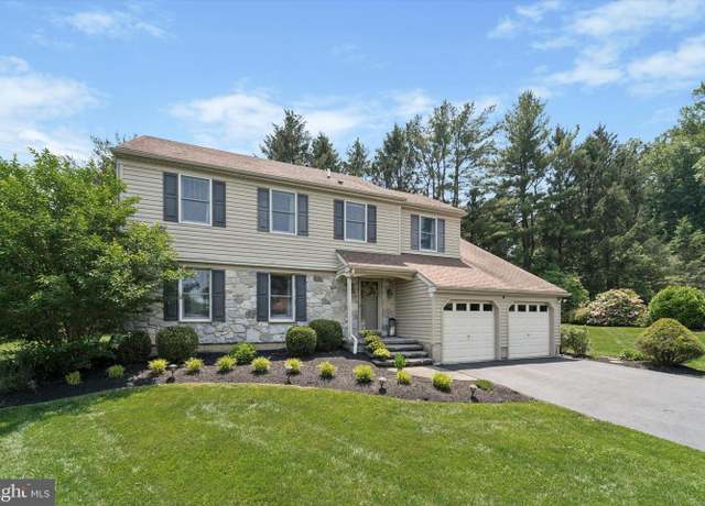 Property at 10 Hyllwynd Ct, West Chester, PA 19382, 4 beds, 2.5 baths