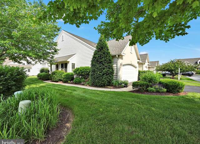 Property at 2 York Ct, Lancaster, PA 17602, 2 beds, 2 baths