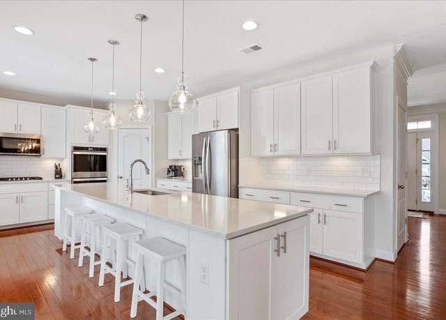 Property at 208 Bridgewater Dr, Stephens City, VA 22655, 4 beds, 2.5 baths