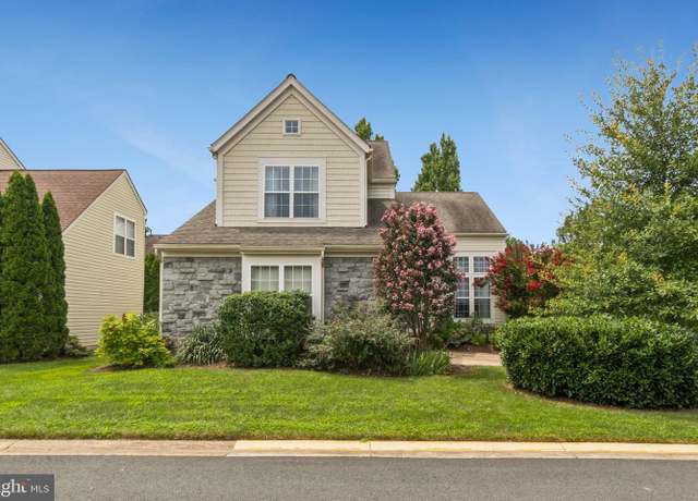 Property at 12513 Fox View Way, Reston, VA 20191, 5 beds, 3.5 baths