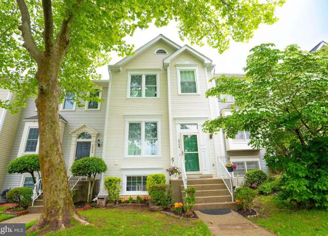 Property at 6904 Compton Ln, Centreville, VA 20121, 4 beds, 3.5 baths