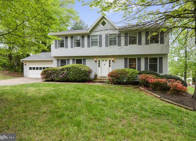 Property at 914 Barker Hill Rd, Herndon, VA 20170, 5 beds, 3.5 baths