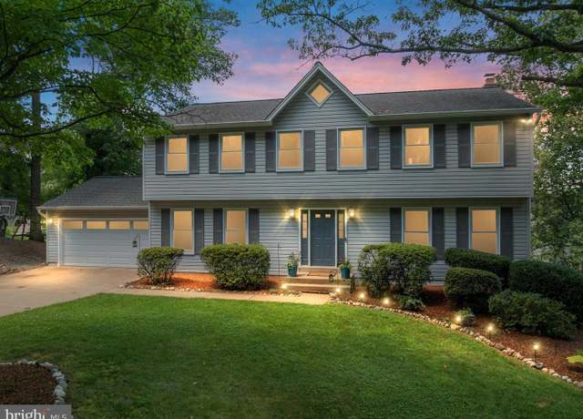 Property at 914 Barker Hill Rd, Herndon, VA 20170, 5 beds, 3.5 baths