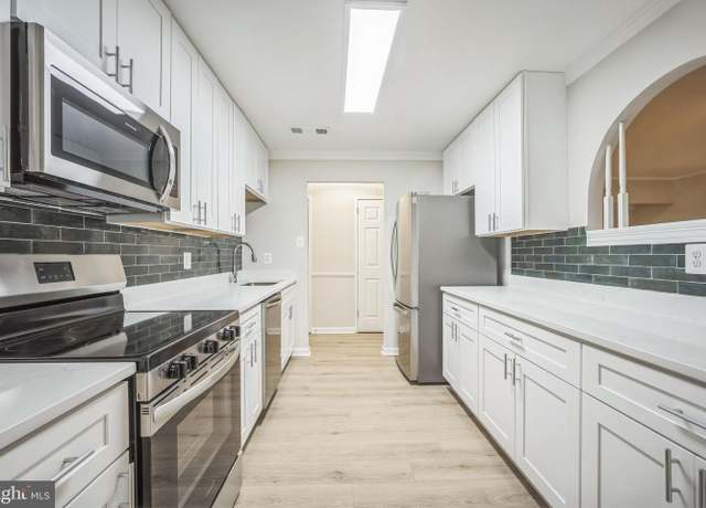 Property at 529 Florida Ave #202, Herndon, VA 20170, 2 beds, 2 baths